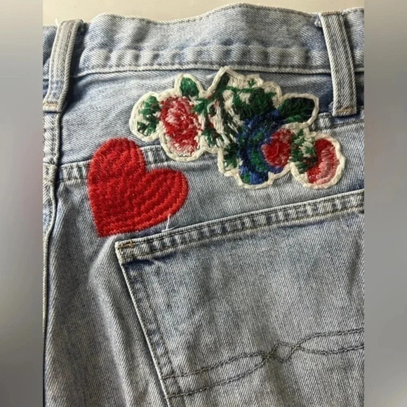 Lucky Brand 4/27 Garden Floral Heart Embroidered Shorts - Picture 8 of 9